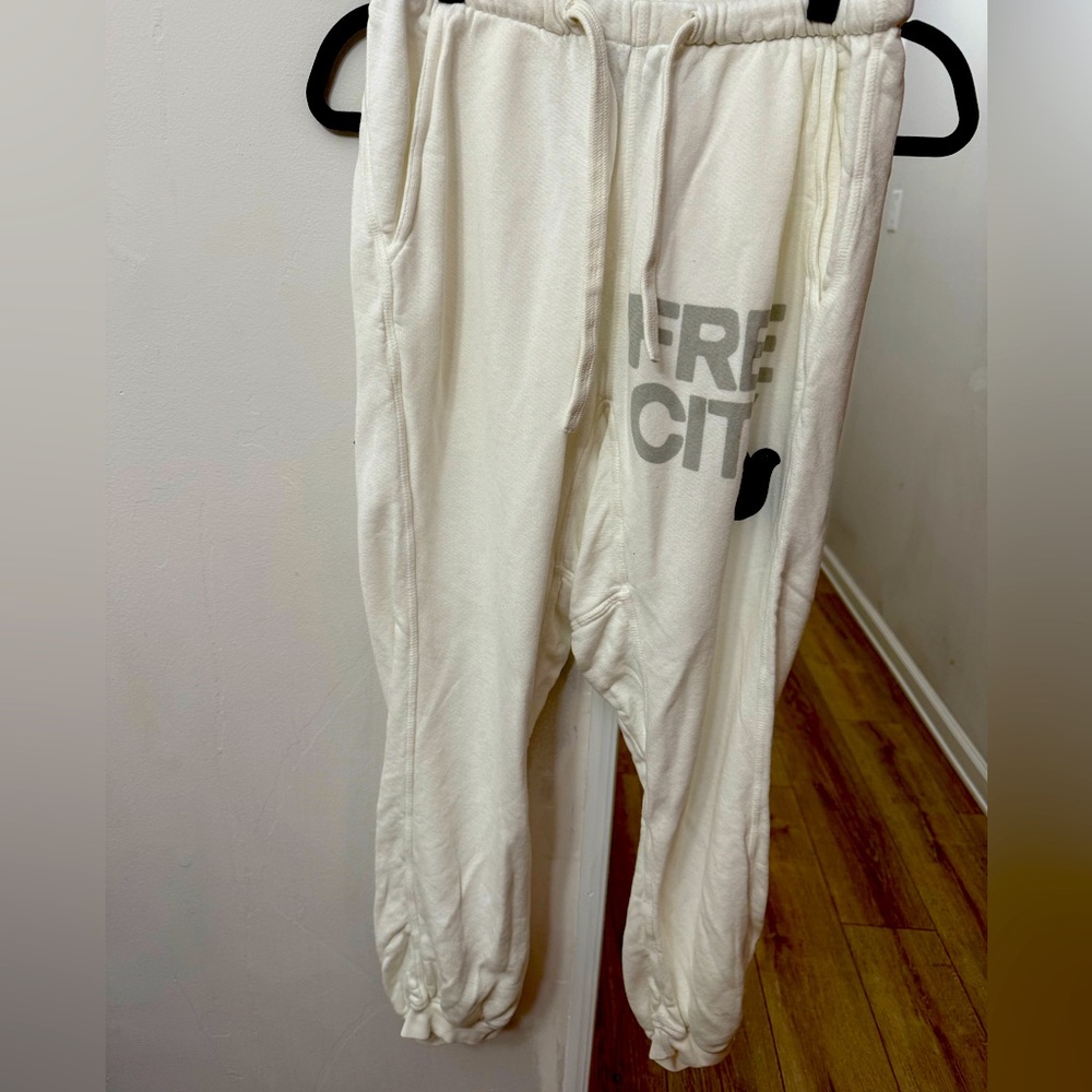 pants.It is in very good condition. Size xa small